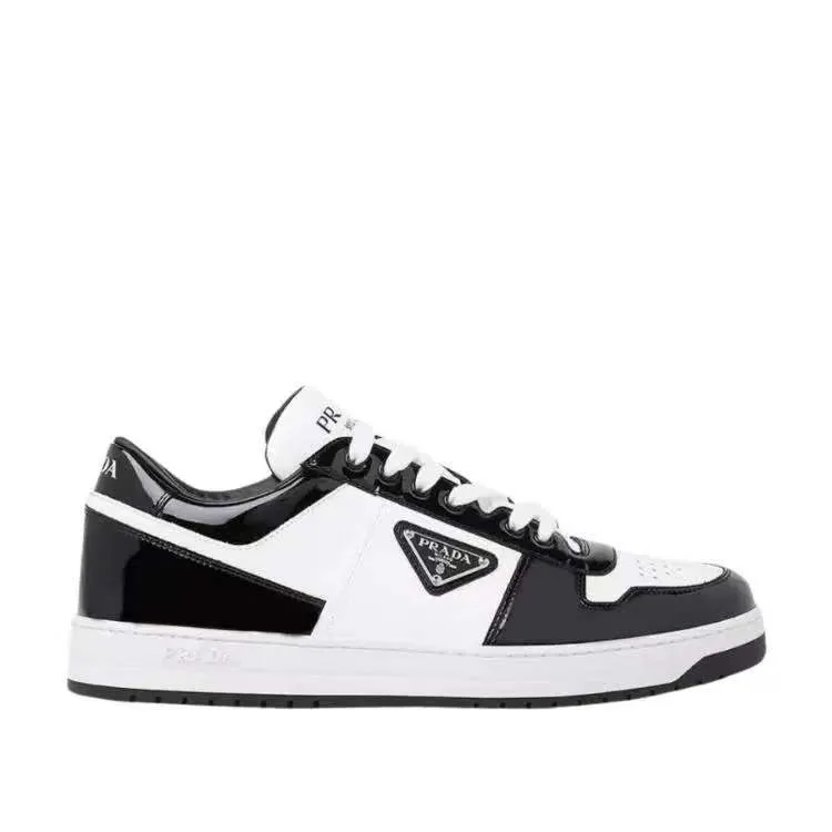 P380 black patent leather 38-45 Prada Prada’s new men’s genuine leather sports shoes, the highest version on the market, any comparison is welcome🆚! The original leather has excellent texture and is super high-end! Fetal sheep net lining imported from Italy, removable pad! Luxurious materials and fine workmanship, highly recommended!